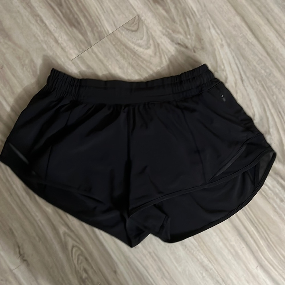 Lululemon women’s Hotty Hot shorts
